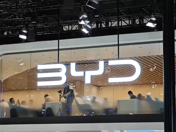 匈牙利前外交部长辞去议员职务 宣布加入比亚迪