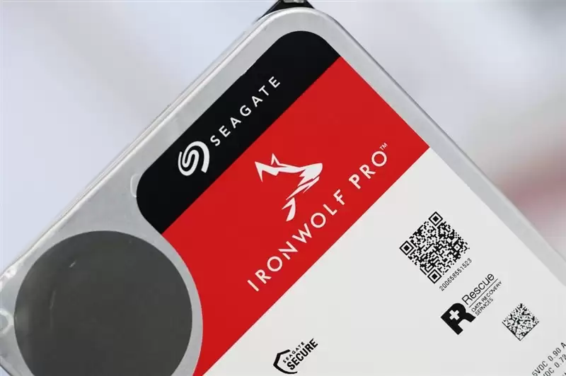 4盘RAID 0读写超1100MB/s!希捷酷狼Pro 32TB硬盘评测:百万文件快速完成备份