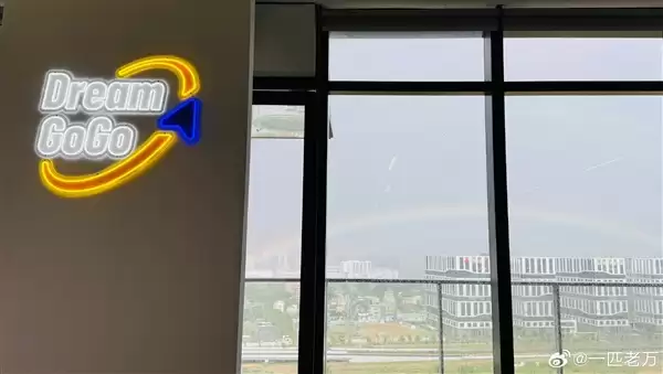 原魅族CMO万志强新公司开业：老东家魅族送花篮祝贺