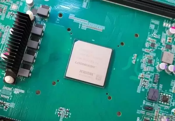 龙芯 3B6000 比肩 AMD Zen5 架构，自主指令集的性价比优势凸显