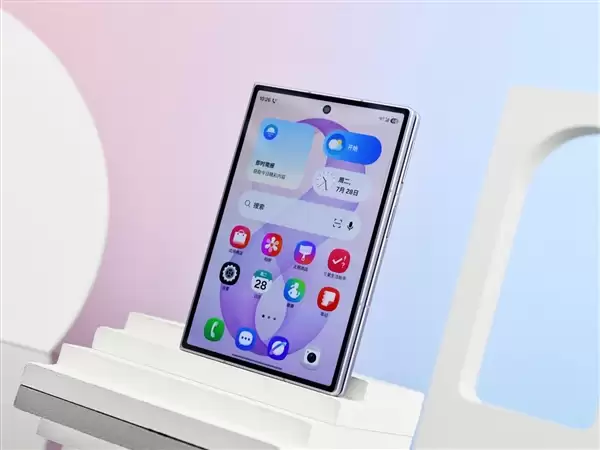 三星Galaxy Z Fold8上手:六年首次换形态 阔折叠体验大不一样
