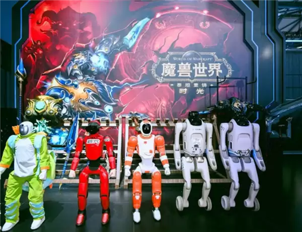 上纬新材启元与《魔兽世界》合作:推出鱼人定制款Q1机器人
