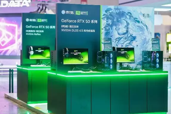 海景房阵容再升级,影驰三款全新机箱亮相