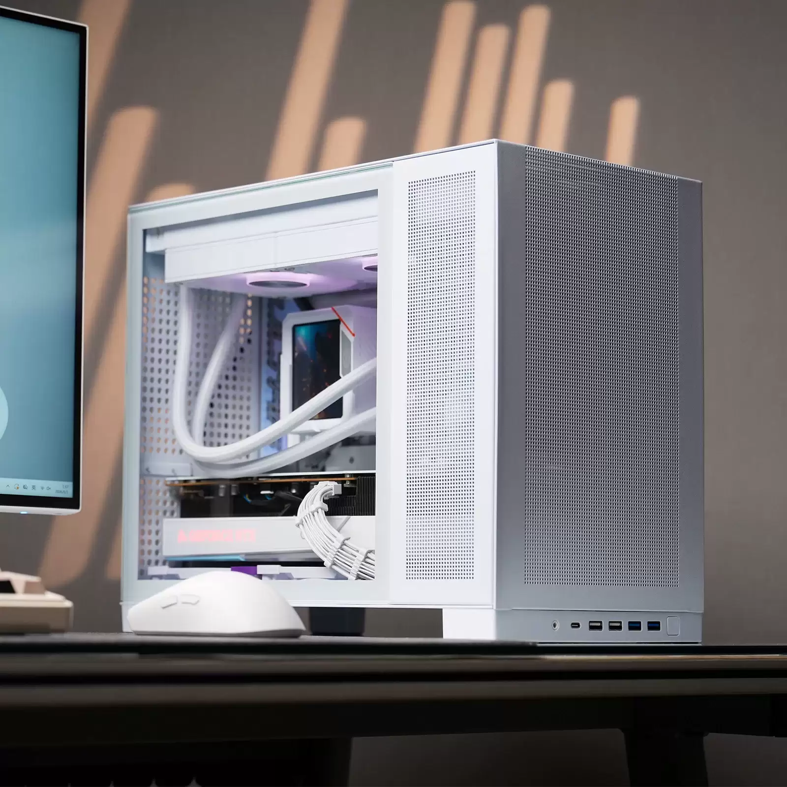 闪鳞推出 23.3L M-ATX 机箱 G380，支持 240 液冷、160mm 电源