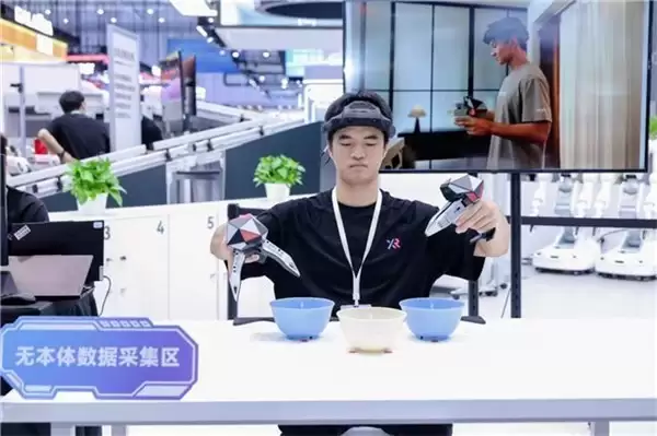 自变量机器人亮相WRC:最“广”家庭服务走进千家万户,最“深”物流分拣突破行业极限