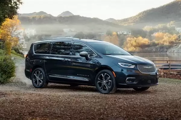 收音机软件把倒车影像搞没了!Stellantis全球召回95.5万辆车 Jeep、Ram几乎全军覆没