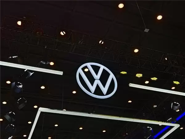 大众汽车集团2026年上半年财务数据概览,显示销量、营业利润及税后利润均出现显著同比下降