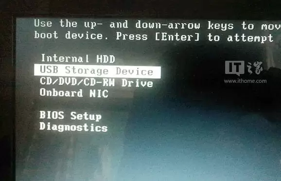 Win10 系统安装教程:开机启动菜单中选择 USB Storage Device 从 U 盘启动。